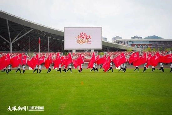 连宋家会所的会员卡都敢伪造，这跟伪造银行支票有什么区别？于是，他立刻冷哼一声，道：小子，赶紧给我跪下道歉认错，然后从这滚蛋。